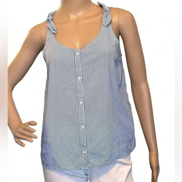 Levi's Tops - Levi’s Button Down Blue&White Pinstripe Tie Shoulder Women’s Top Size Medium